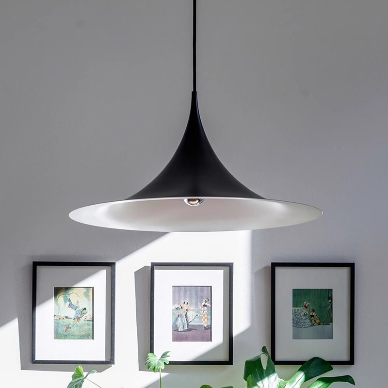 Desk Setup Minimalist - Danimarkalı Tasarımcı LED Sarkıt Lamba Boynuz